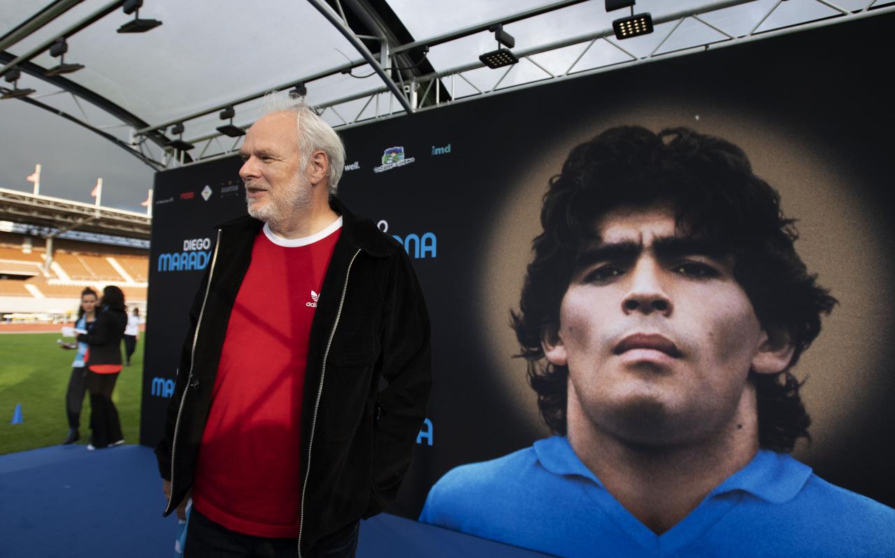 Nico Dijkshoorn in 2019 bij de première van de film Diego Maradona in Olympisch Stadion. Als vaste columnist van weekblad Voetbal International houdt hij zich het liefst langs de zijlijn op. 
