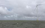 Windpark Fryslân in aanbouw, als er 27 van de 89 windturbines zijn opgebouwd.