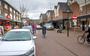 Het centrum van Buitenpost. In heel Achtkarspelen mogen winkels nu op zondagochtend vanaf 9 uur open. 