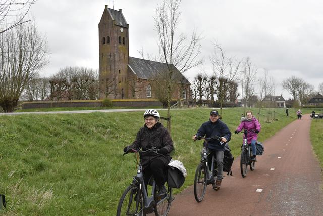 Steeds sneller fietsende ouderen leren over veiligheid: ‘Van twaalf naar achttien kilometer per uur’