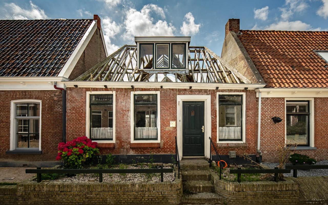 De oude woning van Waling Dykstra in Holwerd verkeert momenteel in verwaarloosde staat. De oude woning van Waling Dykstra in Holwerd verkeert momenteel in verwaarloosde staat.