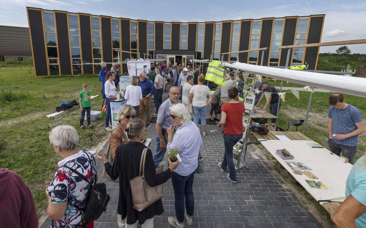 De opening van het Biosintrum in Oosterwolde, alweer bijna drie jaar geleden, als onderdeel van het EcomunityPark. Het Biosintrum moet hét duurzaamheidcentrum van Noord-Nederland worden. 