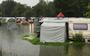 Tenten en caravans op camping Klein Zwitserland in Sumar stonden gisteren onder water. 