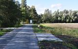 De dammen in de Bildtdyk te Berltsum zijn verhard met betonnen stelkomplaten