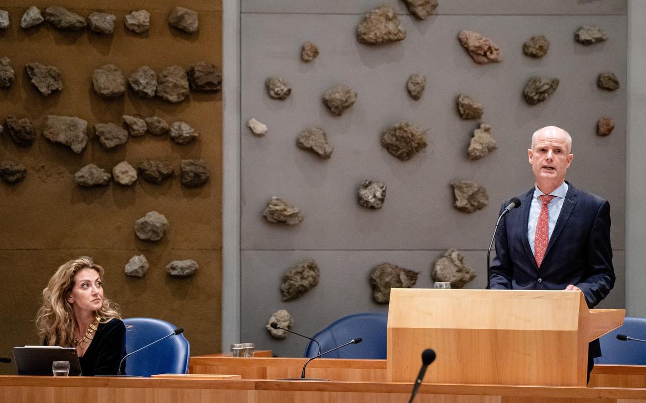 Dilan Yesilgoz-Zegerius, staatssecretaris van Economische Zaken en Klimaat en Stef Blok, minister van Economische Zaken en Klimaat. Dilan Yesilgoz-Zegerius, staatssecretaris van Economische Zaken en Klimaat en Stef Blok, minister van Economische Zaken en Klimaat.