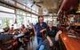 Will en Afke Kuipers in hun Restaurant-Cafe Op Warns. ,,Met een eigen horecazaak kom je gemakkelijk op een werkweek van 70 tot 80 uur per week."