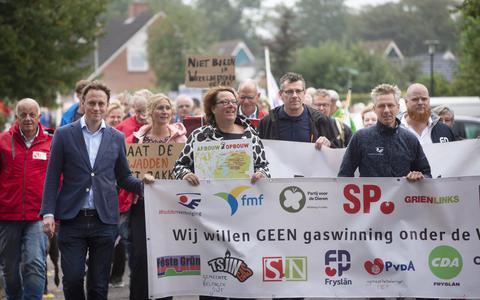 Protest tegen gaswinning onder de Waddenzee bij Ternaard.