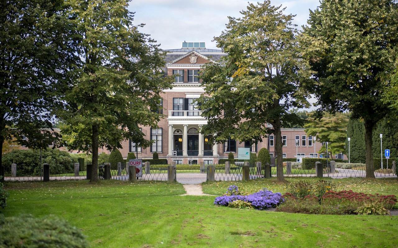 De Overtuin van Lyndenstein in Beetsterzwaag, ontworpen en aangelegd door Lucas Pieters Roodbaard in 1825 en 1837. De Overtuin van Lyndenstein in Beetsterzwaag, ontworpen en aangelegd door Lucas Pieters Roodbaard in 1825 en 1837.