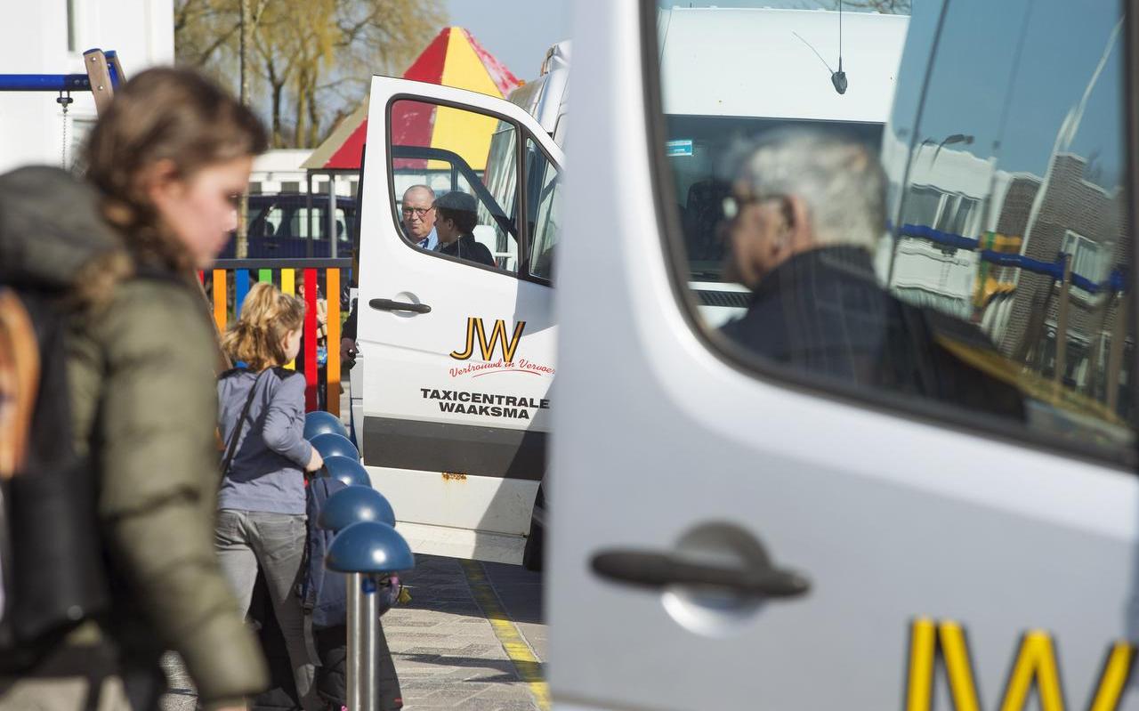 Busjes van Taxi Waaksma in Dokkum. Busjes van Taxi Waaksma in Dokkum.