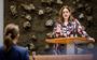 Aukje de Vries (VVD) tijdens een debat in de Tweede Kamer over de ontwikkelingen rondom het coronavirus en de lockdown.