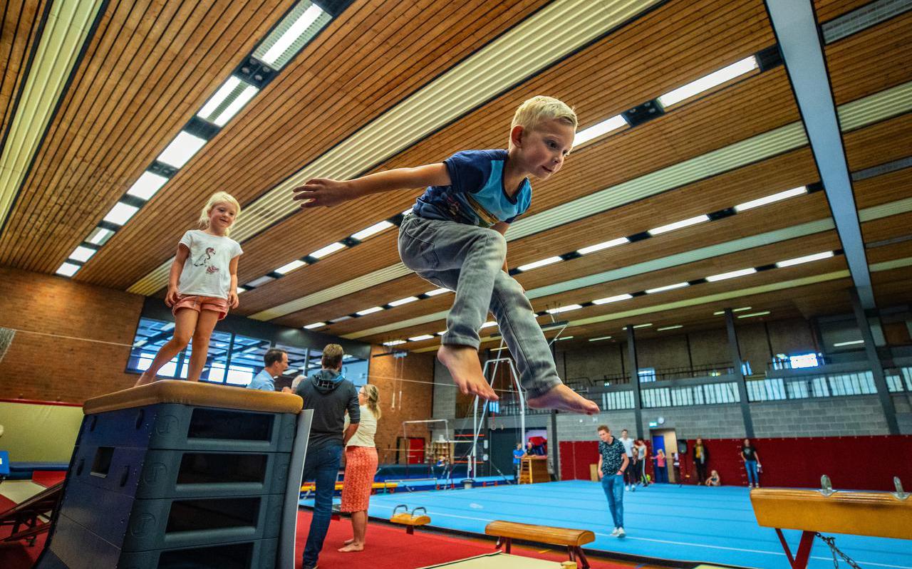 De gemeenteraad van De Fryske Marren wil meer tijd om te besluiten of Sporthal de Stuit in Joure ook de aangewezen plek is voor een nieuw sociaalcultureel centrum.