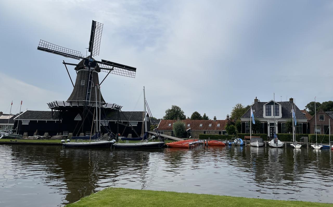 De knechtenwoningen, rechts van houtzaagmolen De Jager, hebben de monumentenstatus gekregen. De knechtenwoningen, rechts van houtzaagmolen De Jager, hebben de monumentenstatus gekregen.