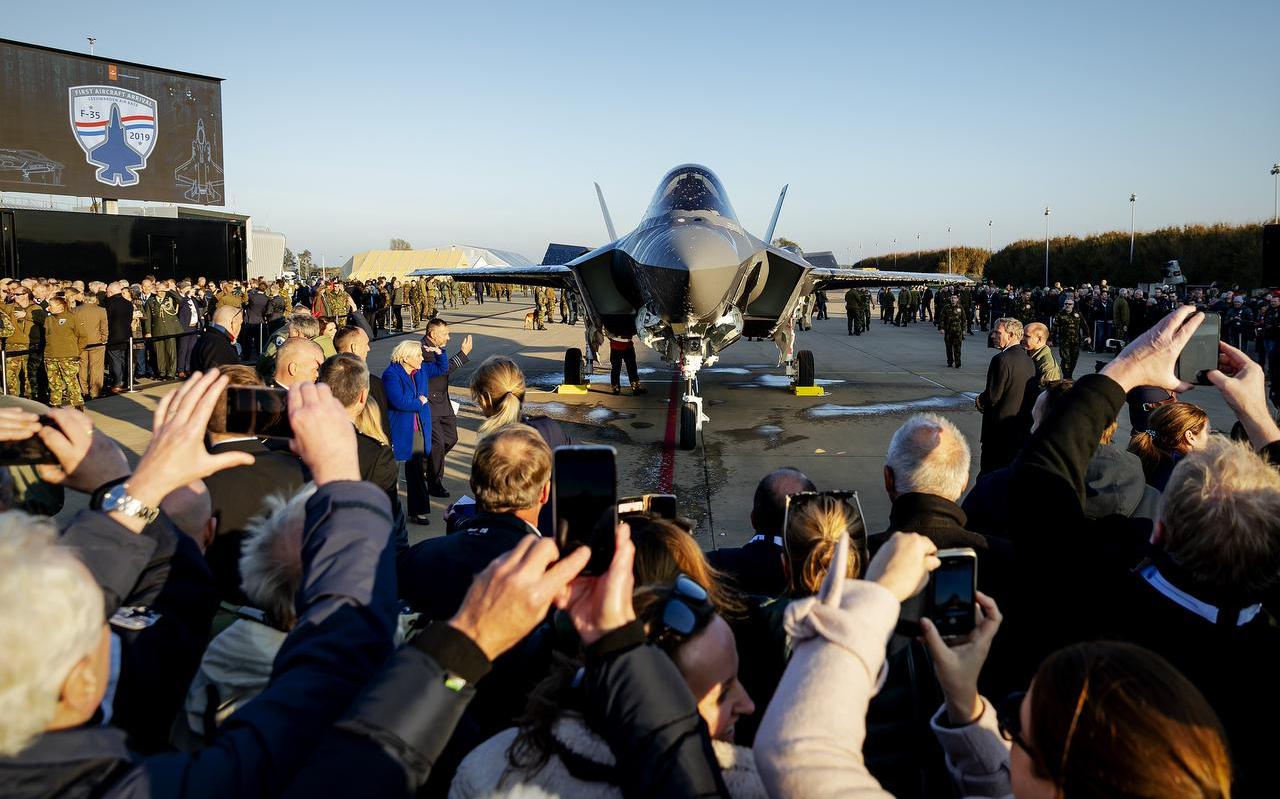 De F-35 kwam in oktober 2019 aan op Vliegbasis Leeuwarden. De F-35 kwam in oktober 2019 aan op Vliegbasis Leeuwarden.