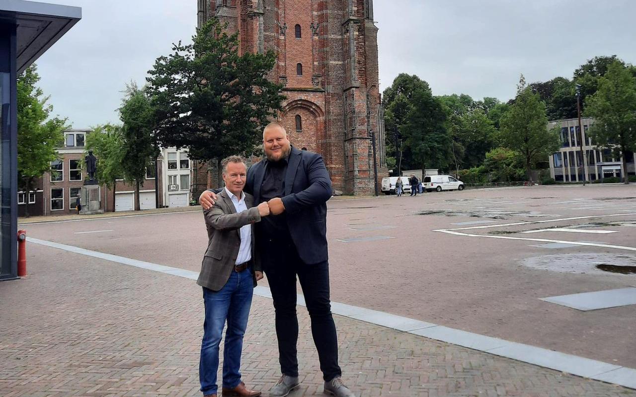 Johan Talsma (rechts) en Wybren van Haga eerder dit jaar op het Oldehoofsterkerkhof in Leeuwarden. Johan Talsma (rechts) en Wybren van Haga eerder dit jaar op het Oldehoofsterkerkhof in Leeuwarden.