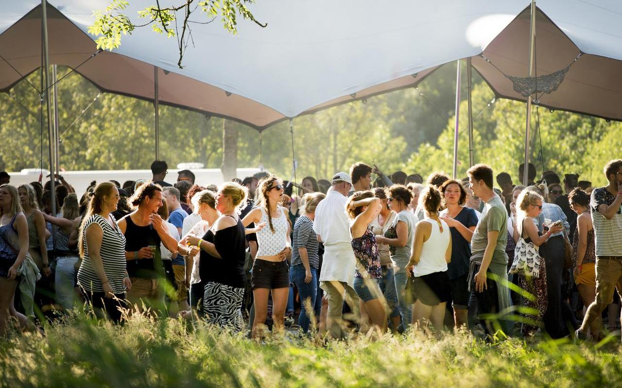 Het schrappen van festivals als Welcome to the Village (hier in 2015) zorgde voor veel Tozo aanvragen vanuit de culturele sector. Het schrappen van festivals als Welcome to the Village (hier in 2015) zorgde voor veel Tozo aanvragen vanuit de culturele sector.