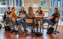 Roan, Silke, Fenna, Anne, Fokelyn en Daniek (vlnr) praten bij na hun laatste examen. . 