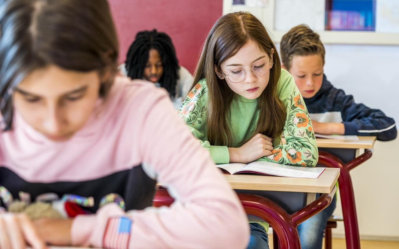 In slechts drie Friese dorpen verdwijnt dit jaar een school. In slechts drie Friese dorpen verdwijnt dit jaar een school.