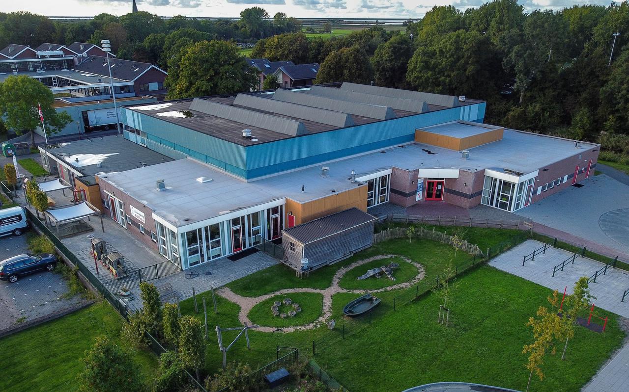 Het multifunctioneel Centrum Maggenheim in Makkum, dat vanwege de hoge energiekosten gedwongen was drastische maatregelen te nemen. Het multifunctioneel Centrum Maggenheim in Makkum, dat vanwege de hoge energiekosten gedwongen was drastische maatregelen te nemen.