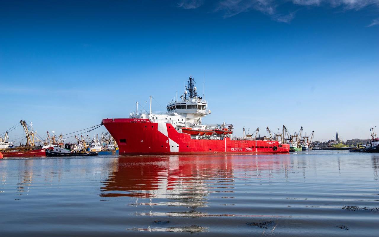 IJsbreker Ocean Ness, die bij Icon Yachts tot luxe verkenningsjacht wordt omgebouwd, werd in augustus de haven van Harlingen binnengeloodst. IJsbreker Ocean Ness, die bij Icon Yachts tot luxe verkenningsjacht wordt omgebouwd, werd in augustus de haven van Harlingen binnengeloodst.