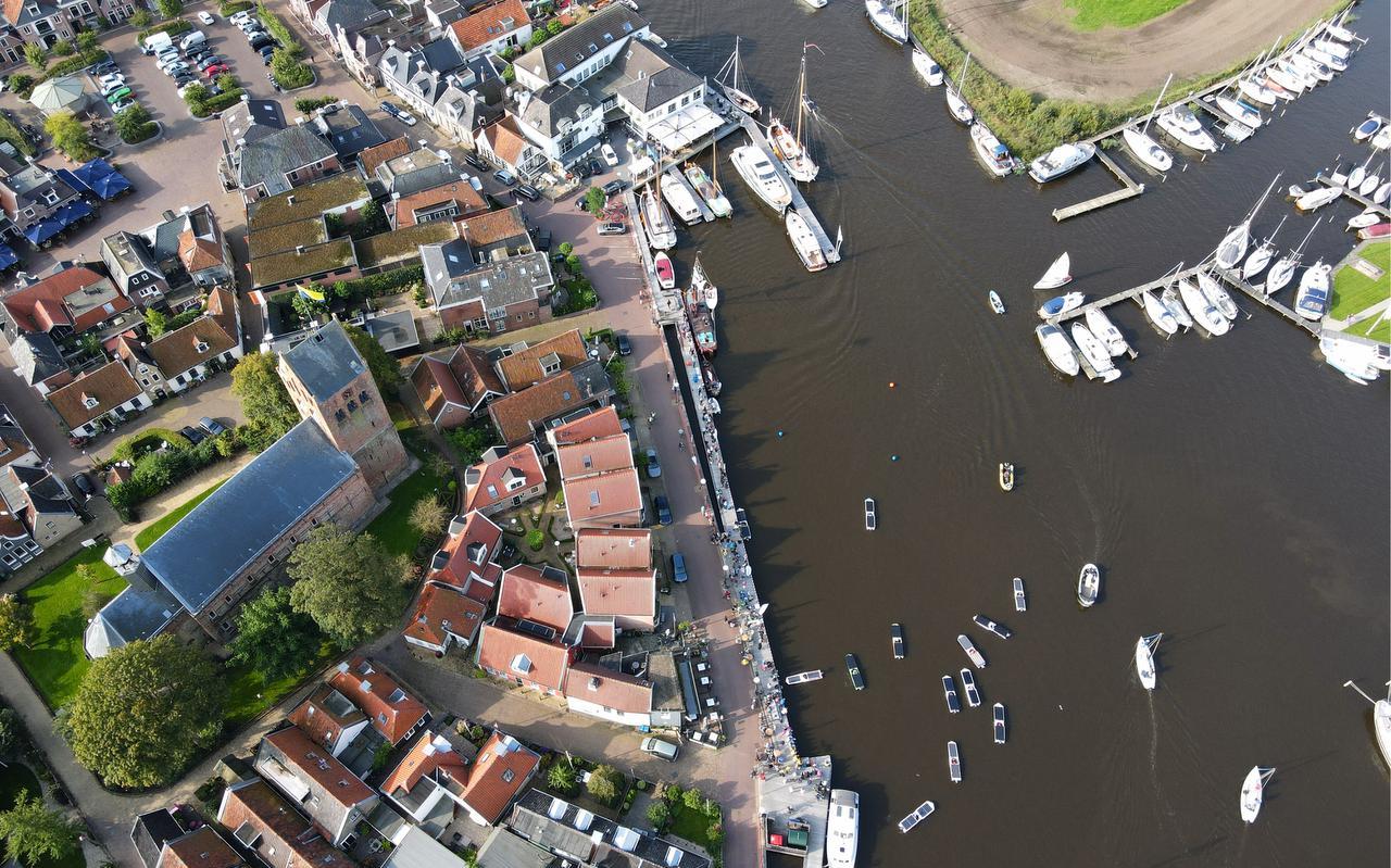 Leeuwarden liet het tweede woningbezit in Grou onderzoeken naar aanleiding van vragen van het CDA. Leeuwarden liet het tweede woningbezit in Grou onderzoeken naar aanleiding van vragen van het CDA.