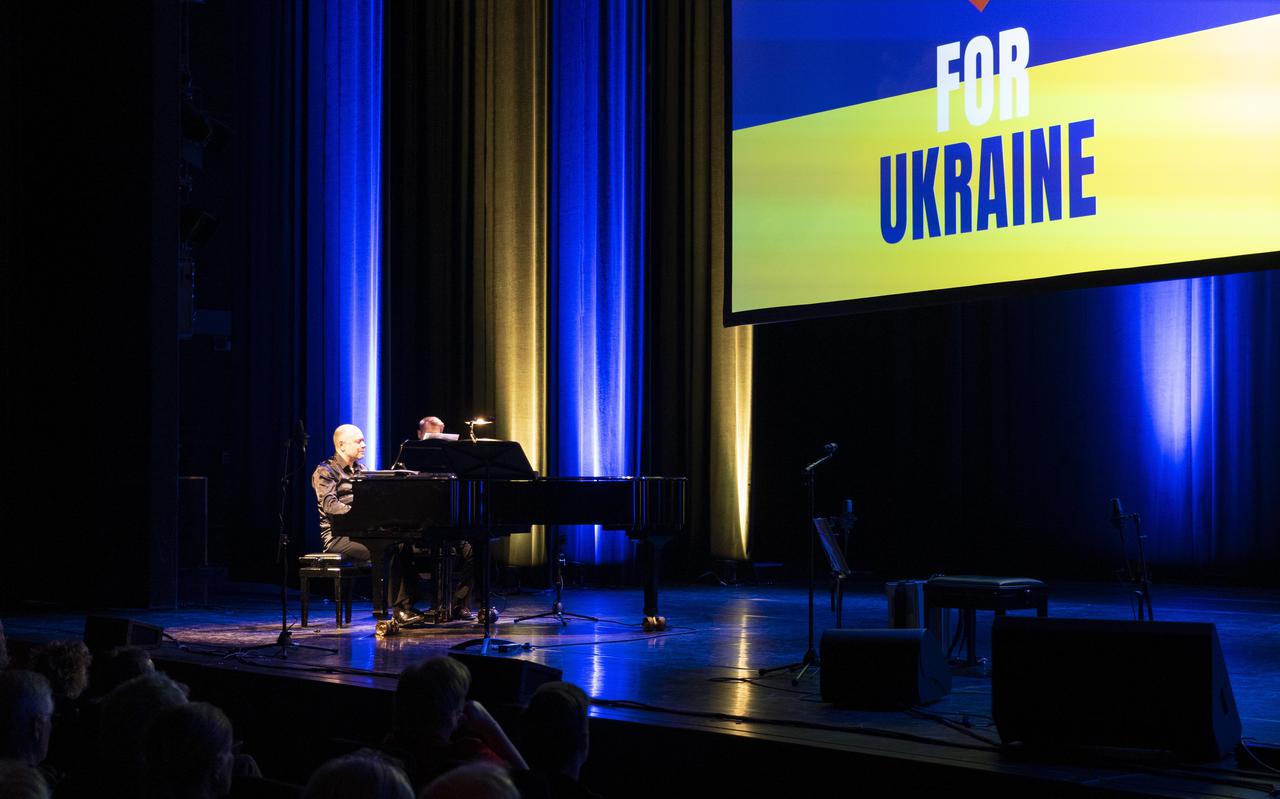 De in Nederland woonachtige Russissche pianist Slava Poprugin speelde op het benefietconcert voor Oekraïne in De Harmonie. 