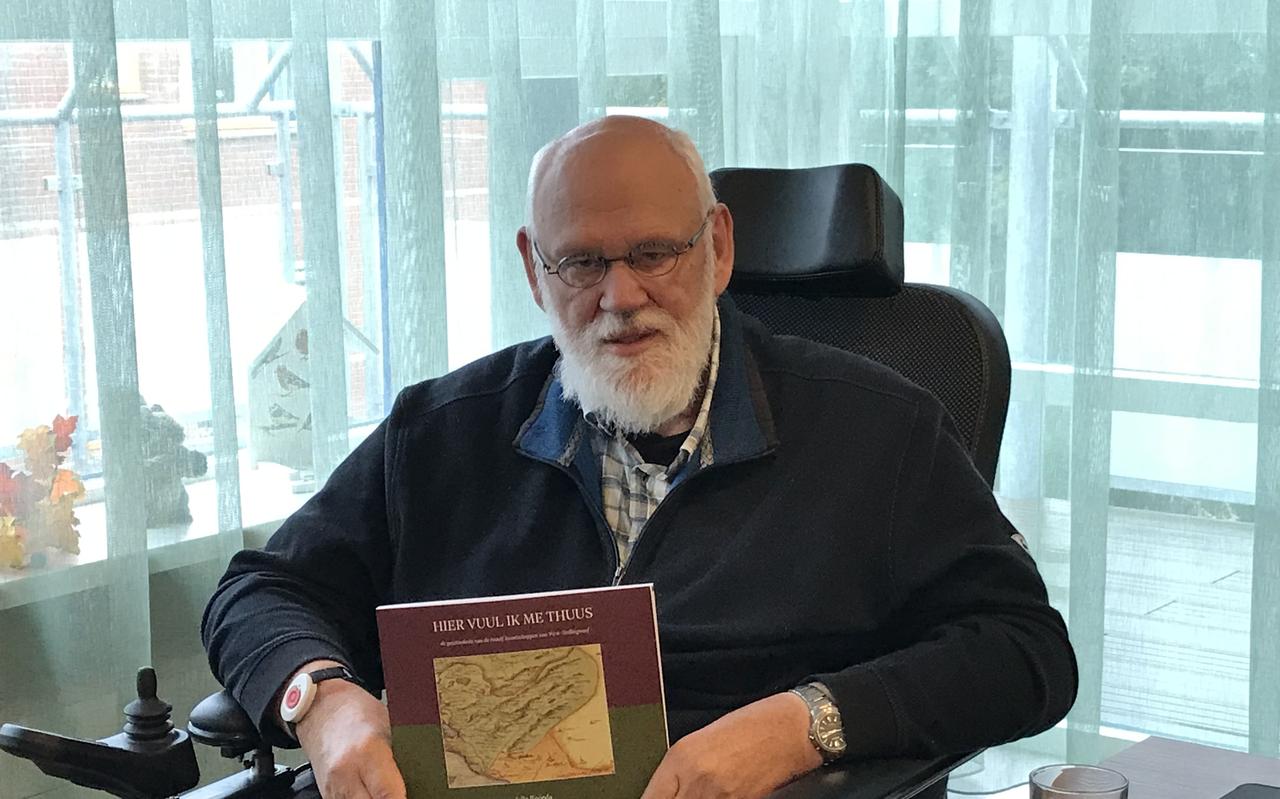 Jelle Roorda met zijn twaalfde boek: 'Hier vuul ik me thúus'. Jelle Roorda met zijn twaalfde boek: 'Hier vuul ik me thúus'.