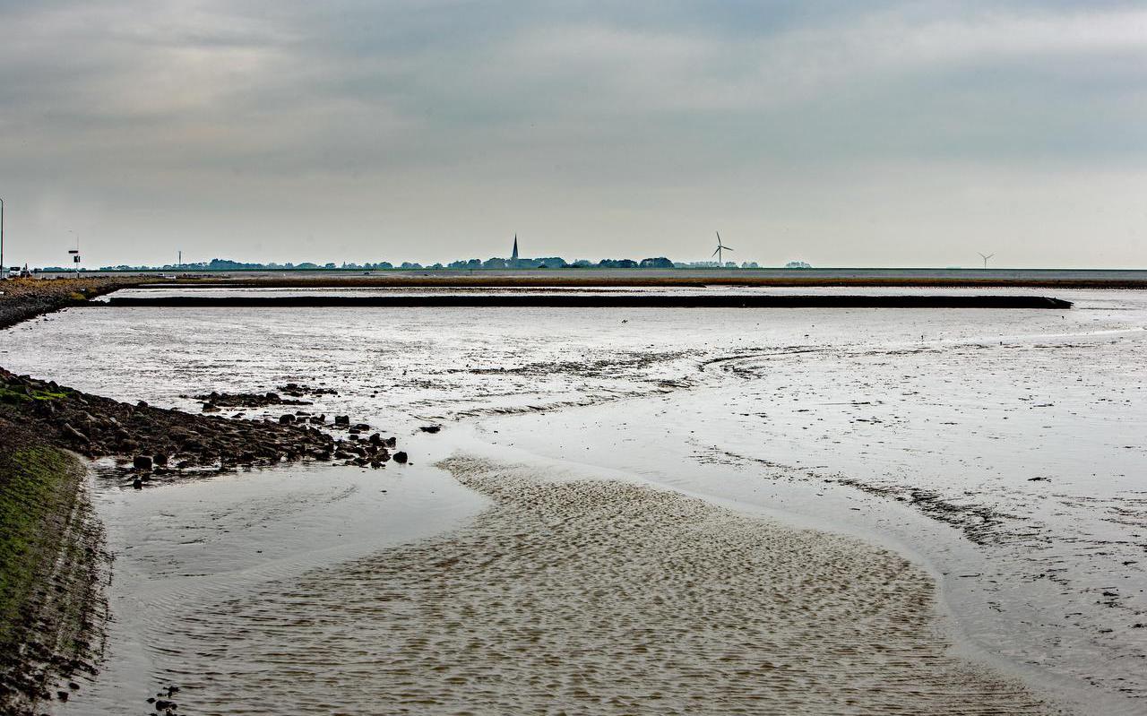 Aan de westkant van de Holwerder pier kan een zandstrand worden opgespoten, als het aan raadslid Cootje Klinkenberg van Actief Lokaal ligt.