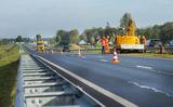 Heijmans Infra onderzoekt de Sintrale As op asfaltscheuren en de vervuiling door staalslakken onder het wegdek. Op 26 oktober was daarom een rijbaan tussen De Falom en bij de Dwarsloane afgesloten. 