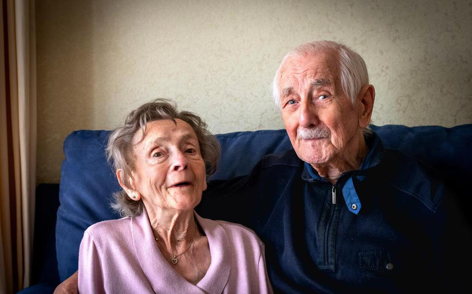 Jeen en Anneke Jelsma-Boomsma uit Drachten zijn zeventig jaar getrouwd.