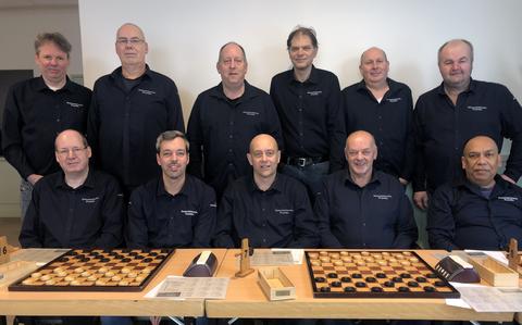 Het team van Damcombinatie Fryslân met, staand derde van rechts, kopman Kees Thijssen. 