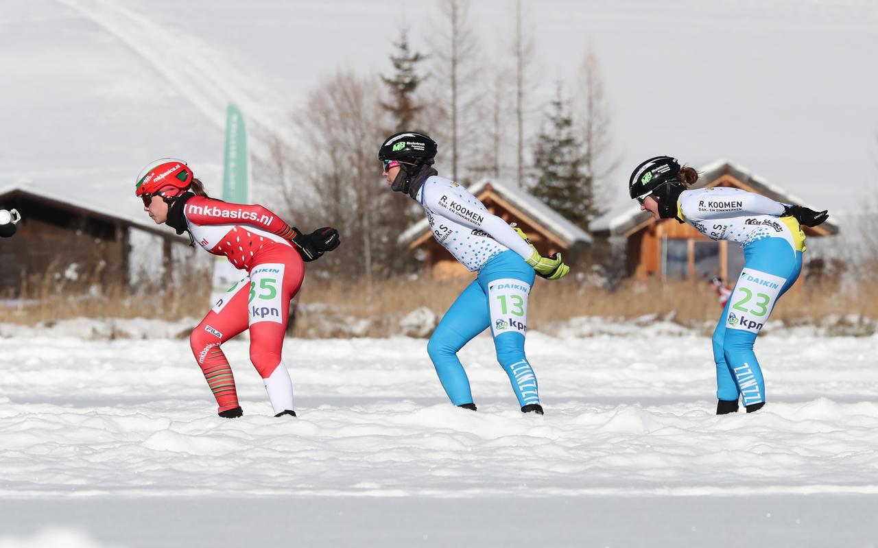 Merel Bosma (l) geeft in 2019 het tempo aan op de Wessensee, met achter haar Carla Ketellapper en Anneke Peters. Merel Bosma (l) geeft in 2019 het tempo aan op de Wessensee, met achter haar Carla Ketellapper en Anneke Peters.