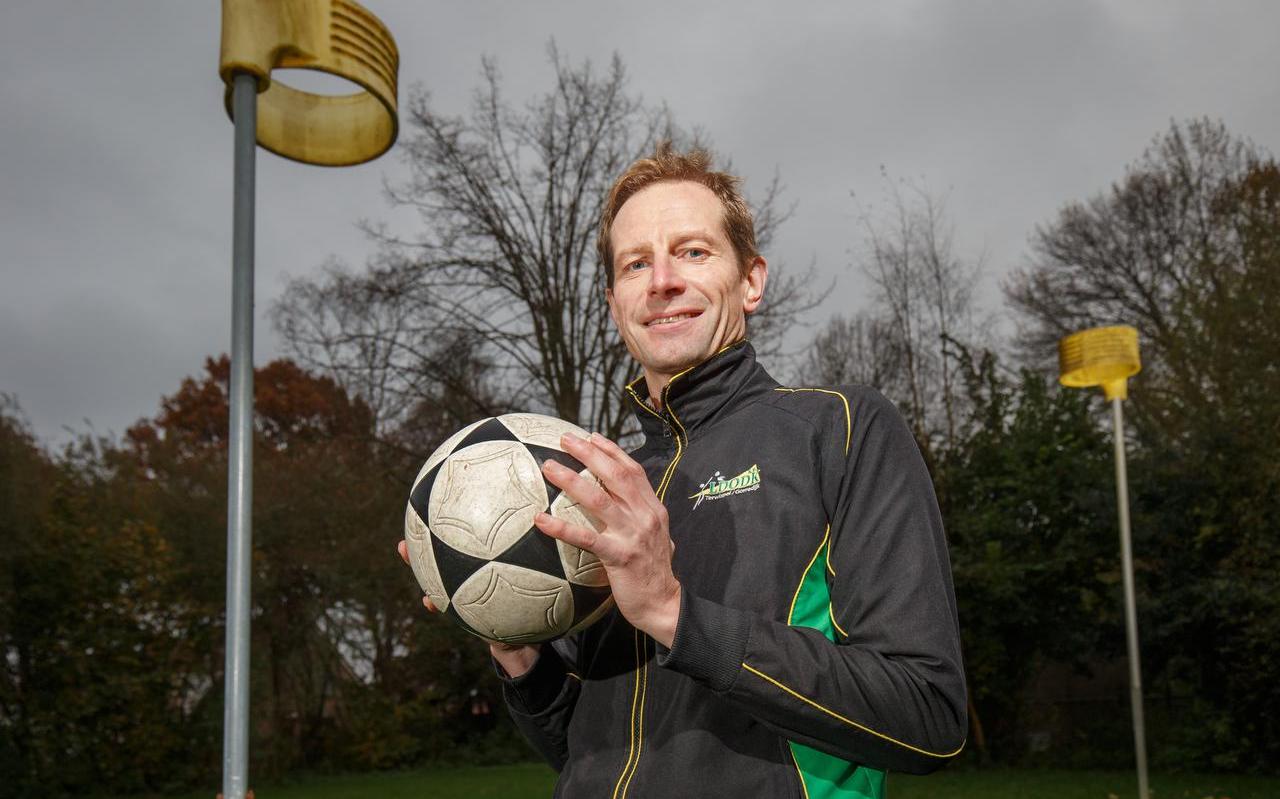 Oud-topkorfballer Bart-Jan Scheenstra (44) verzorgt bij LDODK de scouting en talentontwikkeling. Alleen talenten waarvan de club overtuigd is dat ze het eerste team kunnen halen, worden benaderd om in Gorredijk te spelen. Oud-topkorfballer Bart-Jan Scheenstra (44) verzorgt bij LDODK de scouting en talentontwikkeling. Alleen talenten waarvan de club overtuigd is dat ze het eerste team kunnen halen, worden benaderd om in Gorredijk te spelen.