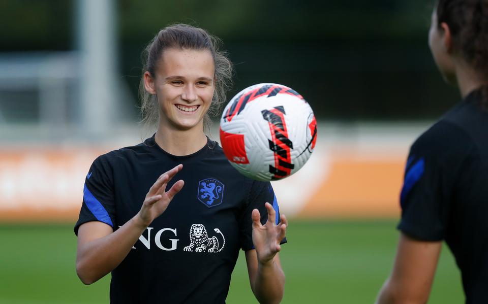 Kerstin Casparij in actie tijdens een training van het Nederlands vrouwenelftal. 