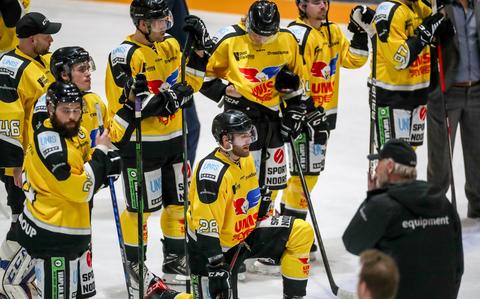 Lars den Edel  (geknield) is de laatste weken goed op dreef bij UNIS Flyers en scoorde twee keer tegen Chiefs Leuven. 
