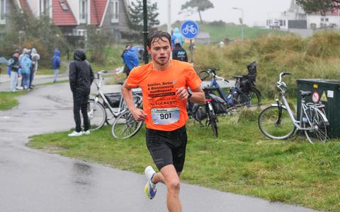 Geart Jorritsma (Nijland) was zaterdag de snelste in deel 1 van het vierluik van de Winterloop in Sneek. 