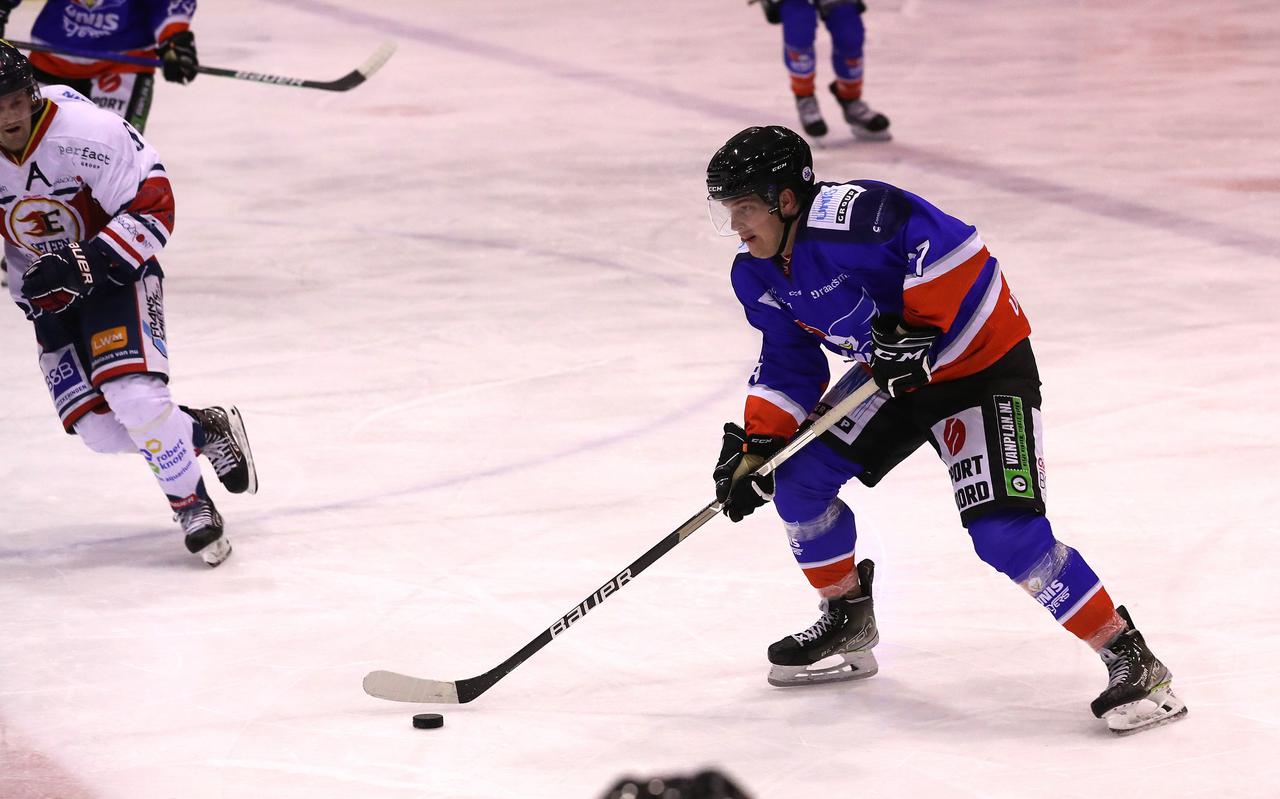 Riku Pitkänen (r) tijdens de halve finale van de beker tussen Flyers en Geleen, begin januari.