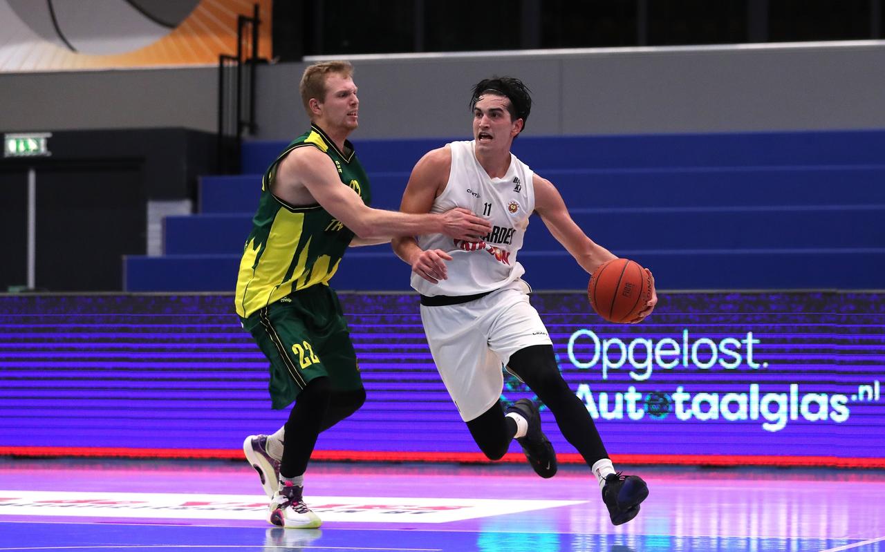 Ryan Logan was gisteravond met 22 punten topscorer aan de kant van Aris, maar kon niet voorkomen dat de ploeg van Vincent van Sliedregt met lege handen naar huis moest. Ryan Logan was gisteravond met 22 punten topscorer aan de kant van Aris, maar kon niet voorkomen dat de ploeg van Vincent van Sliedregt met lege handen naar huis moest.