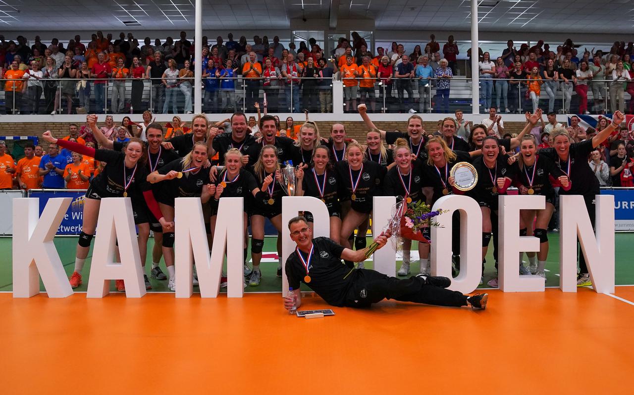 De volleybalsters van Friso Sneek zijn na de 3-1 zege in de vijfde wedstrijd landskampioen geworden.