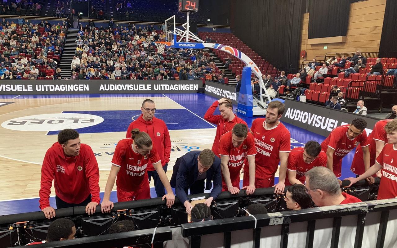 Aris Leeuwarden behaalde in Veghel een reguliere zege in het achtste finales van het bekertoernooi. Aris Leeuwarden behaalde in Veghel een reguliere zege in het achtste finales van het bekertoernooi.