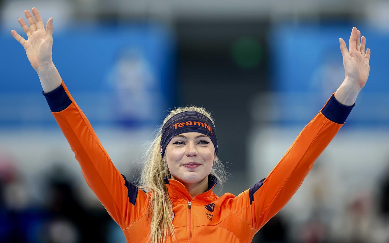 Jutta Leerdam is blij met het zilver op de 1000 meter bij de vrouwen. 