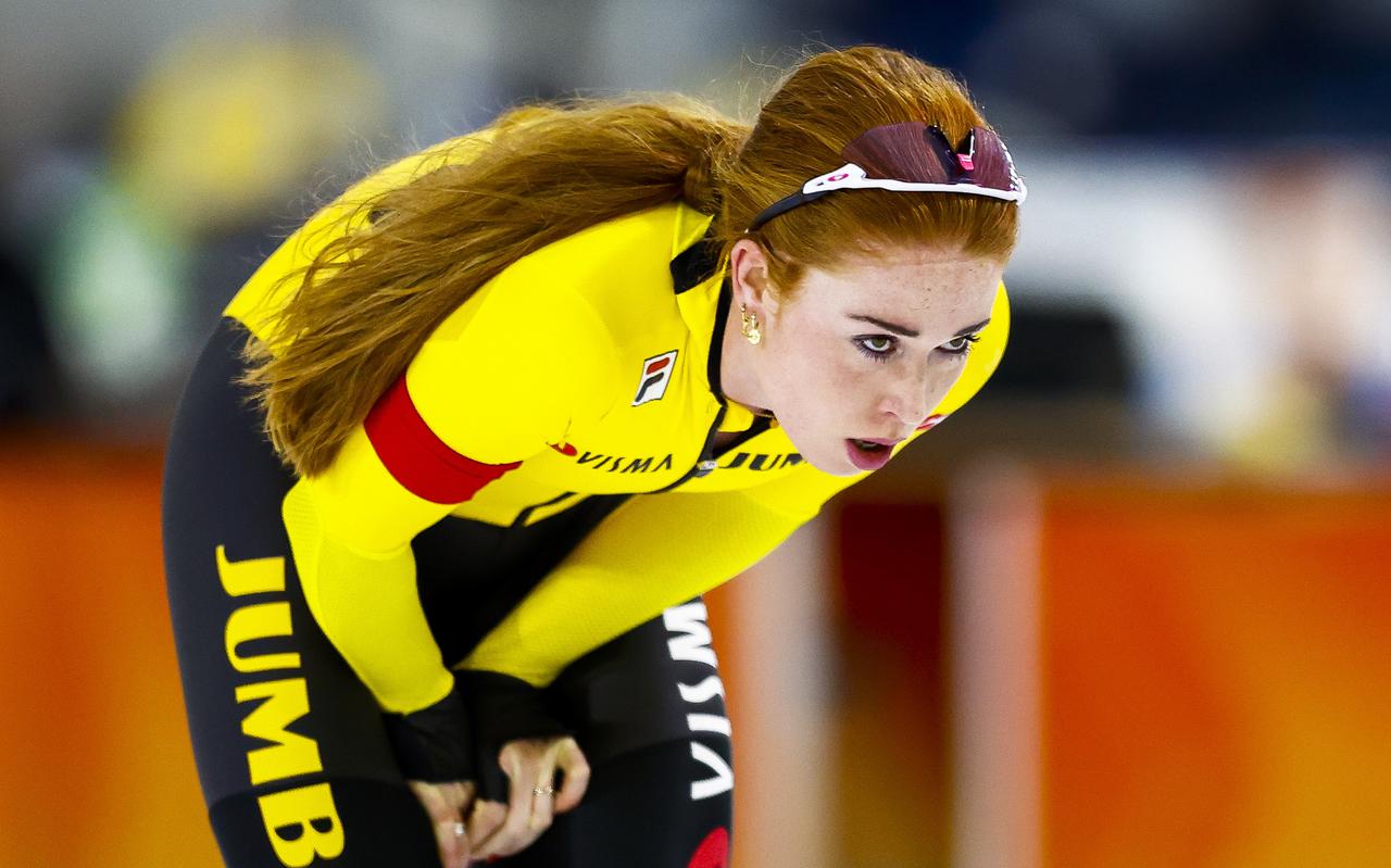 Antoinette de Jong testte maandag ook het nieuwe schaatspak van team Jumbo, waarin overigens tijdens het OKT niet zal worden gereden. 
