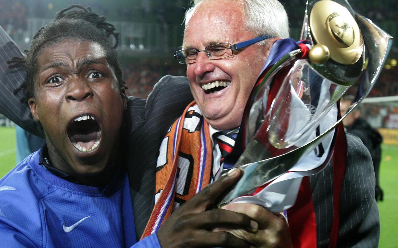 Met bondscoach Foppe de Haan (r) na het behalen van het Europees kampioenschap in 2007. Met bondscoach Foppe de Haan (r) na het behalen van het Europees kampioenschap in 2007.